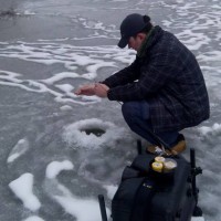 Zimní rybolov na dírkách